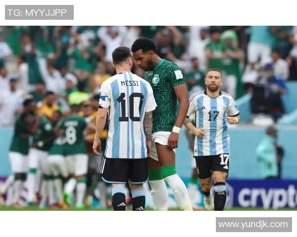 足球巨星醉酒风波再起引发公众热议职业操守与形象管理成焦点